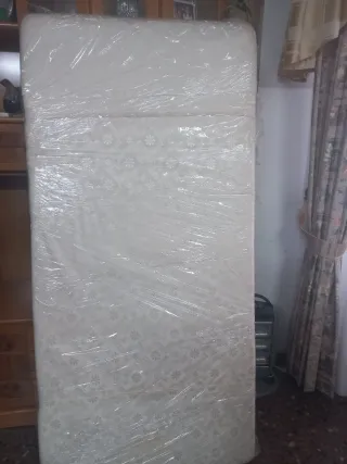 Vendo dos bases tapizadas con cuatro patas cadauna