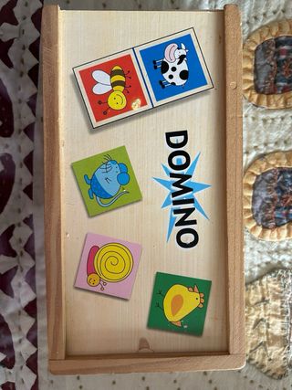 Dominó de madera con animales