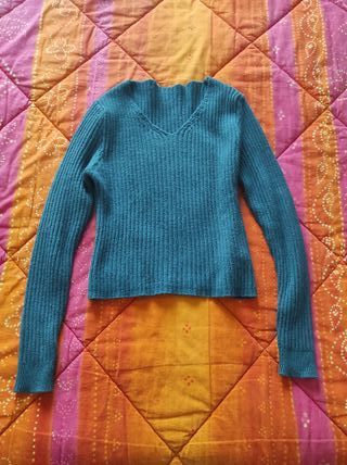 Maglioncino verde petrolio a costine scollo a V