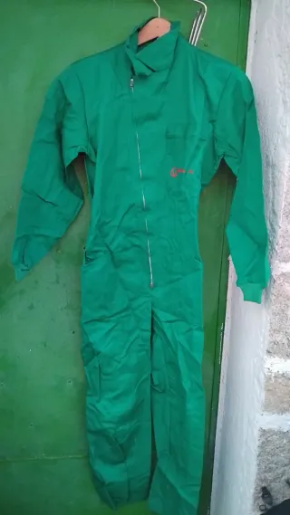 2 monos de trabajo verdes nuevos