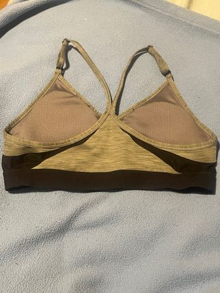 Sujetador deportivo Nike gris y negro