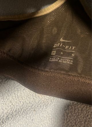 Sujetador deportivo Nike gris y negro
