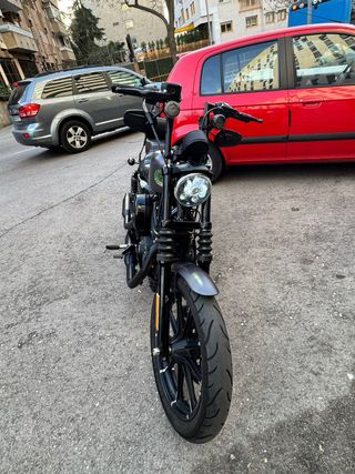 Harley Davidson Iron 883 Negra/Gris