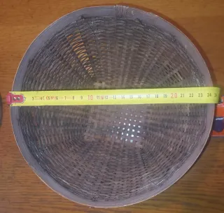 Cesto artigianato africano con conchiglie