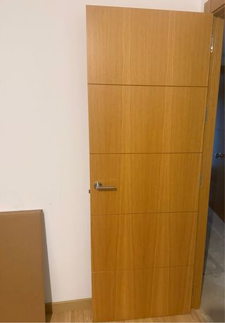 Puertas de madera moderna (1x70€ 2x120€)