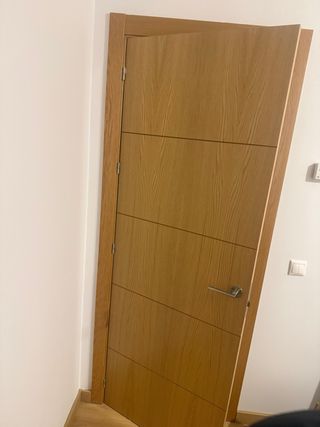 Puertas de madera moderna (1x70€ 2x120€)