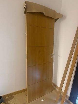 Puertas de madera moderna (1x70€ 2x120€)