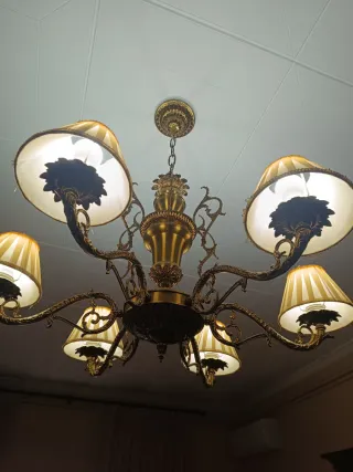 Lámpara de techo antigua de latón