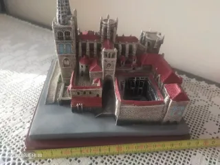 Maqueta Catedral de Burgos 18x18x16cm