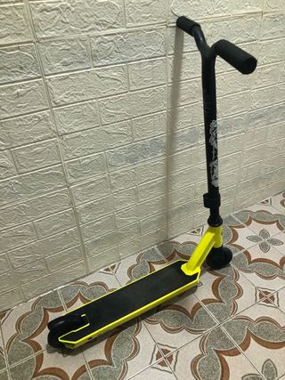 Patinete Oxelo Negro y Amarillo