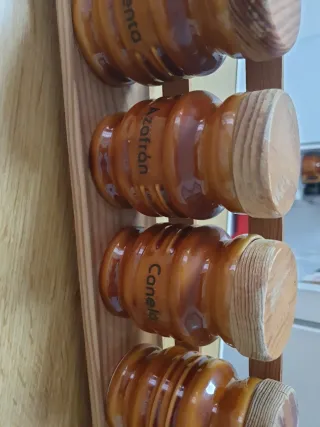 Especiero de cerámica con 4 botes