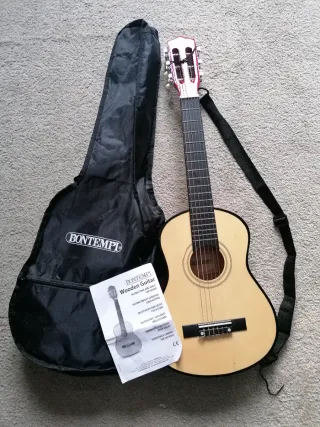 Guitarra infantil Bontempi con funda. 78 cm