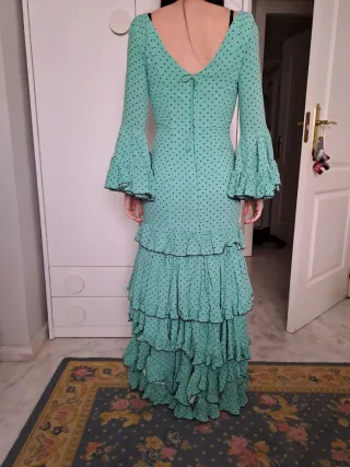 Traje de flamenca verde con lunares