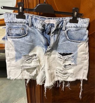 Shorts jeans strappati effetto tie-dye
