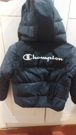 Abrigo Champion niño negro con capucha