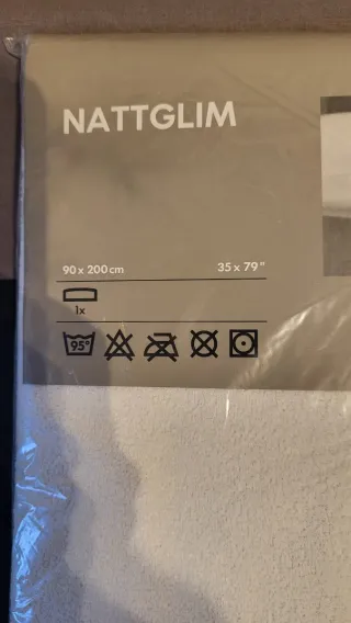 Cama 90x190 con colchón y 2 nórdicos .