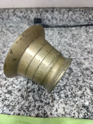 Mortero de bronce antiguo