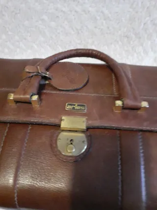 Maleta de cuero Aries