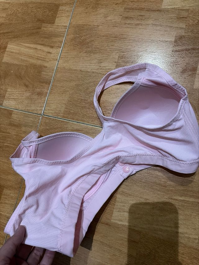 Sujetador rosa con botones