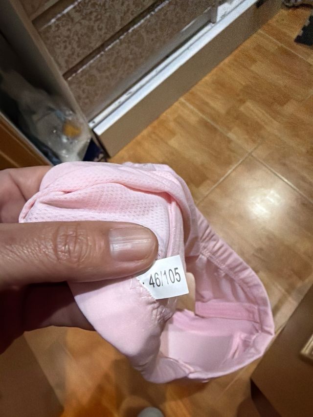 Sujetador rosa con botones