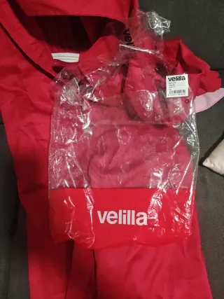 Mono de trabajo rojo