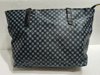Borsa con fantasia geometrica