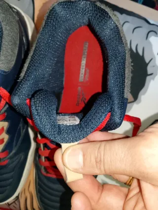 Botas deportivas Reebok azul y rojo talla 43