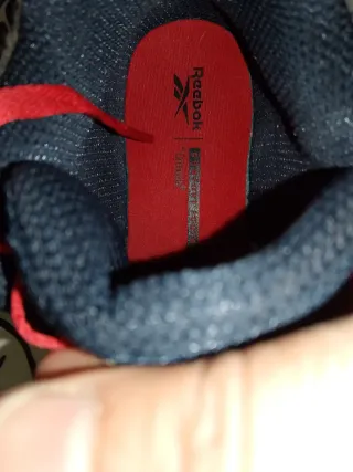 Botas deportivas Reebok azul y rojo talla 43