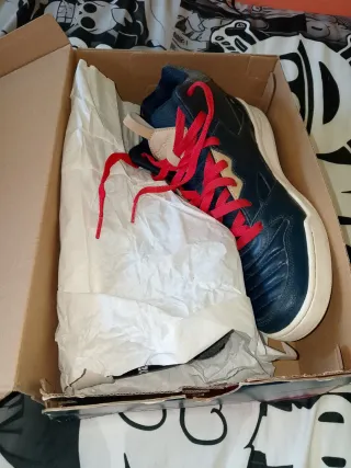 Botas deportivas Reebok azul y rojo talla 43