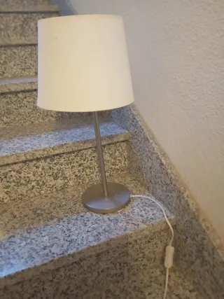 Lámpara de mesa moderna