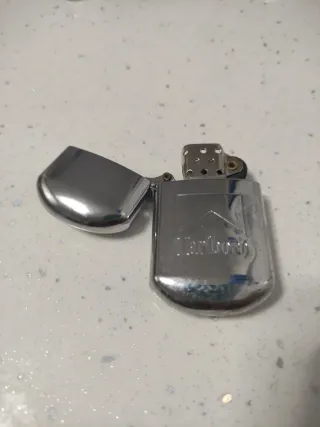 Encendedor Marlboro Cromado