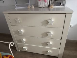 Tocador con espejo, luces y silla