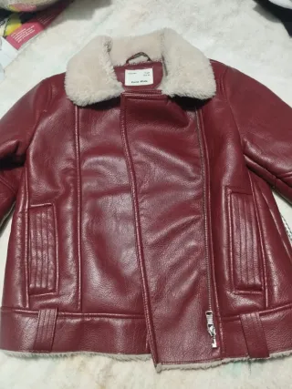 Chaqueta de cuero granate para niña,talla 134 cm.
