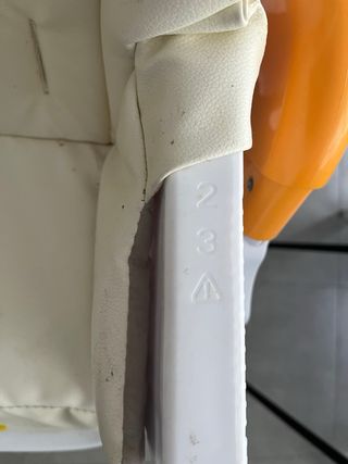 Trona infantil con diseño de jirafas