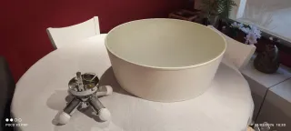 Lámpara de techo beige y blanca