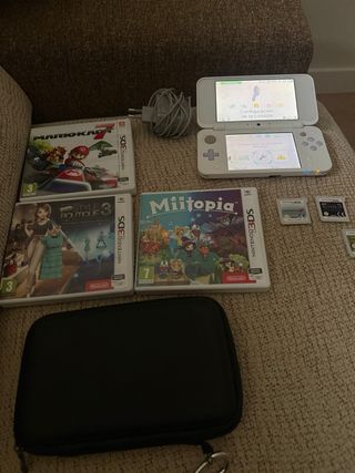 Nintendo 2DS XL Viola e Bianco