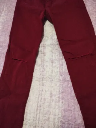 Pantalones ajustados burdeos