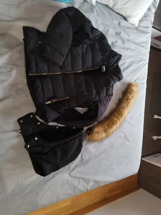 Abrigo ZARA Negro Plumas Capucha