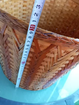 Cesto de mimbre tejido