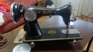 3 Máquinas de coser antigua de madera y metal