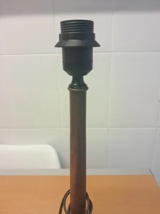 Pie de lámpara metal y madera