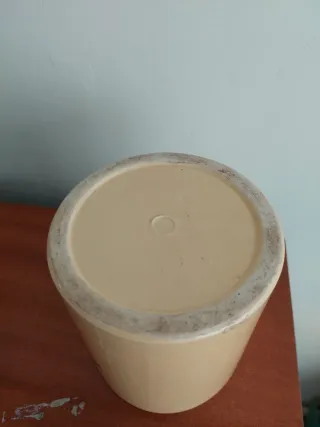 Maceta cerámica con flores vintage