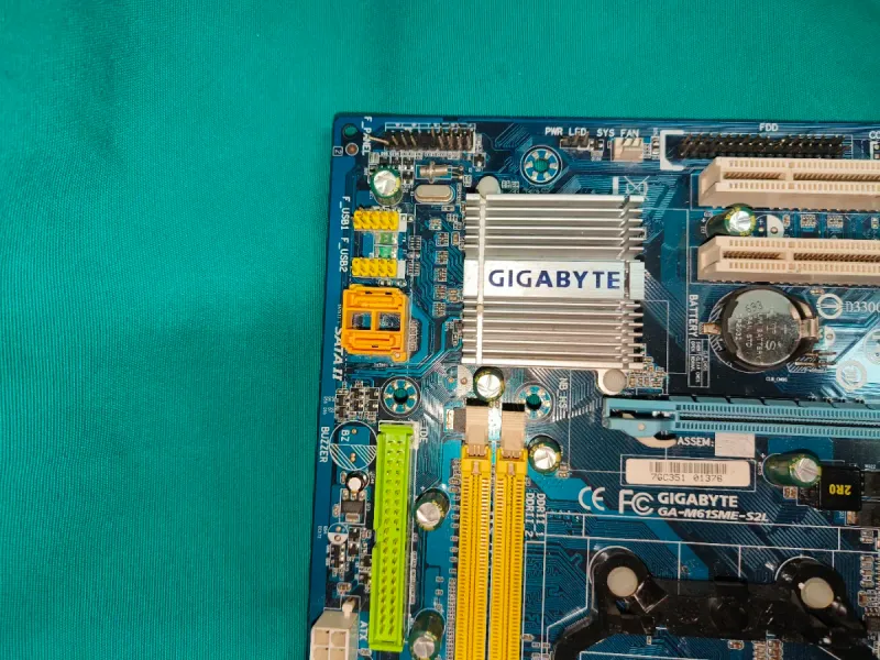 Placa base Gigabyte GA-M61SME-S2 afbeelding 2