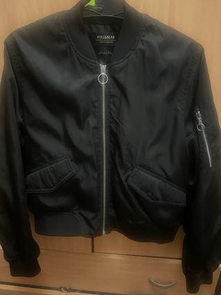 Chaqueta bomber negra Pull&Bear