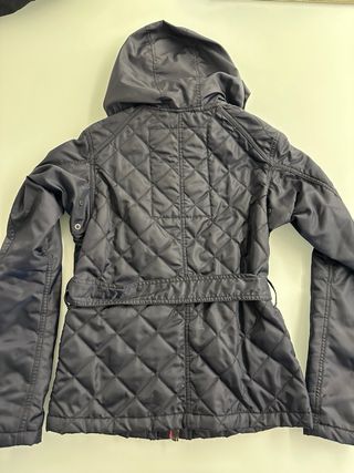 Chaqueta Superdry azul marino e interior rosa