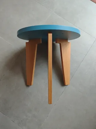 Mesilla auxiliar  redonda de madera