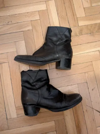 Botines de piel negros