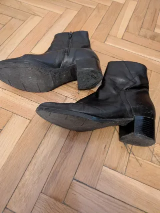Botines de piel negros