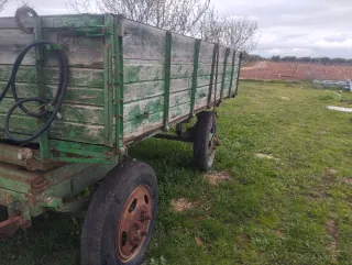 Remolque agrícola basculante