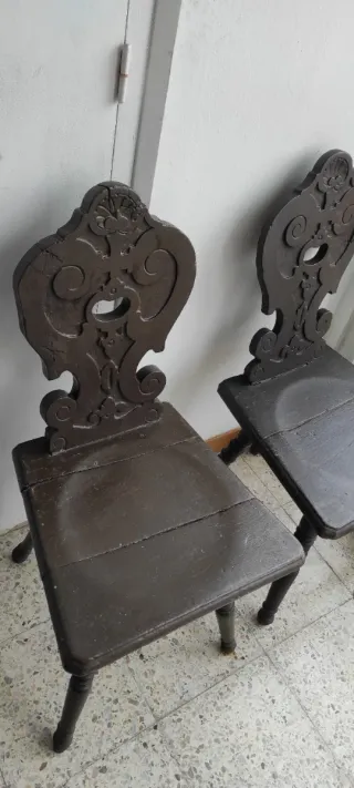 Juego de 2 sillas antiguas de madera